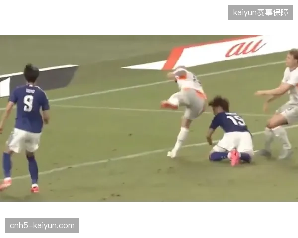 日本队利用高控球率消耗对手，菅原由势精准传中助小川航基完成绝杀